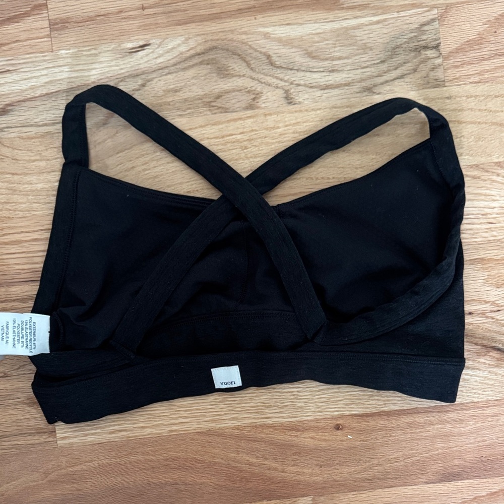 Vuori Black Cross-Back Sports Bra - Picture 3 of 3